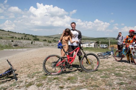 Маша с велосипедистами на Ай-Петри